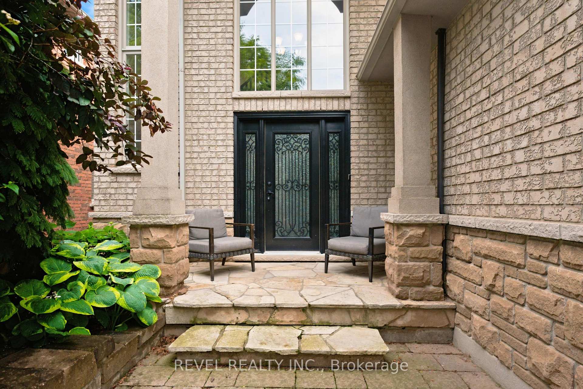 Photo 3 of 207 Valridge Drive, Hamilton, Ancaster — HOMEH