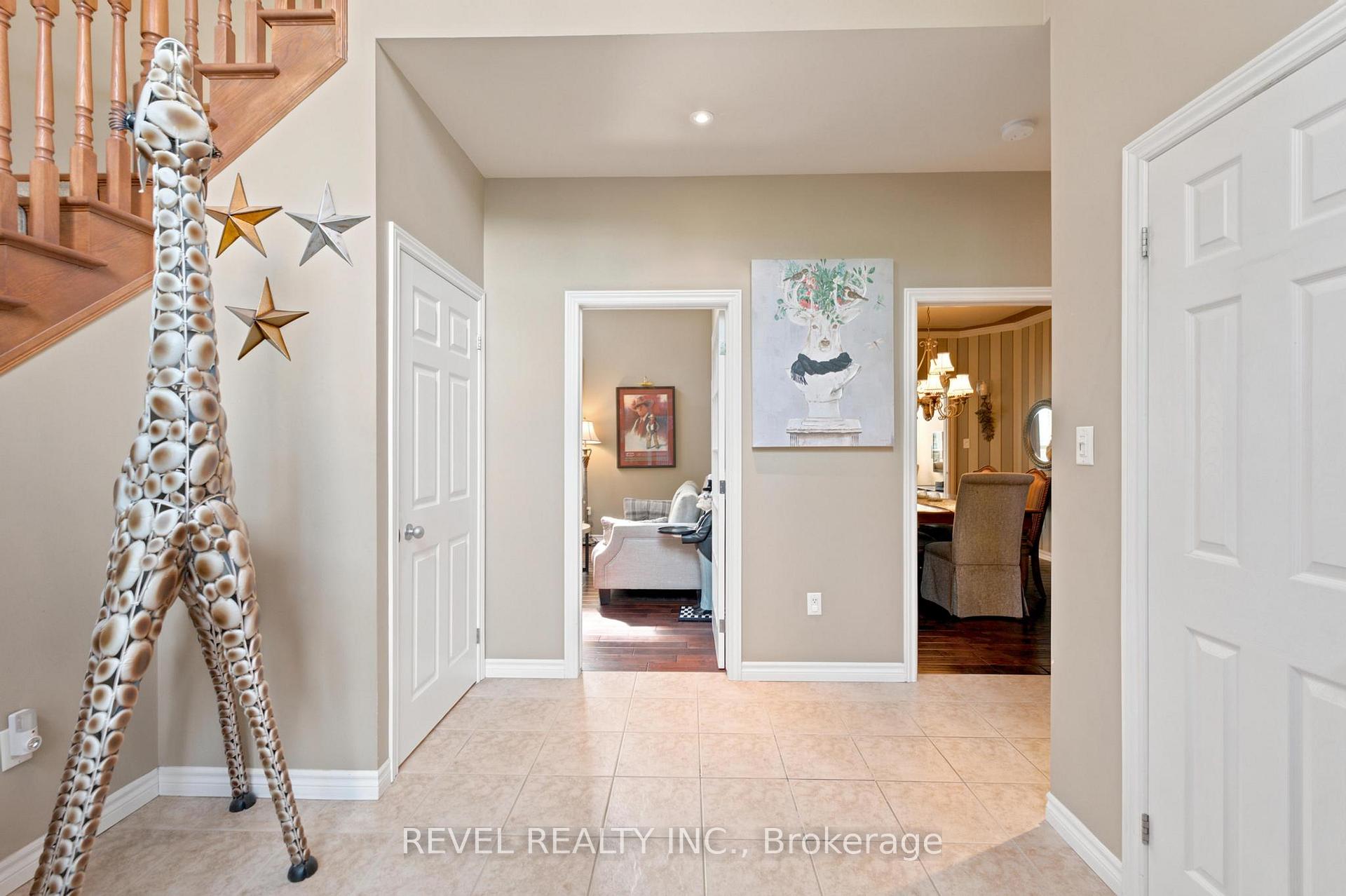 Photo 5 of 207 Valridge Drive, Hamilton, Ancaster — HOMEH