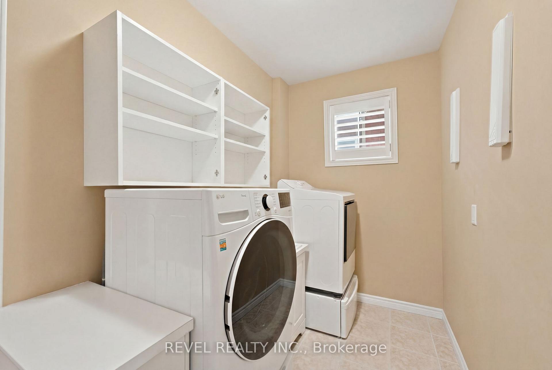 Photo 14 of 207 Valridge Drive, Hamilton, Ancaster — HOMEH