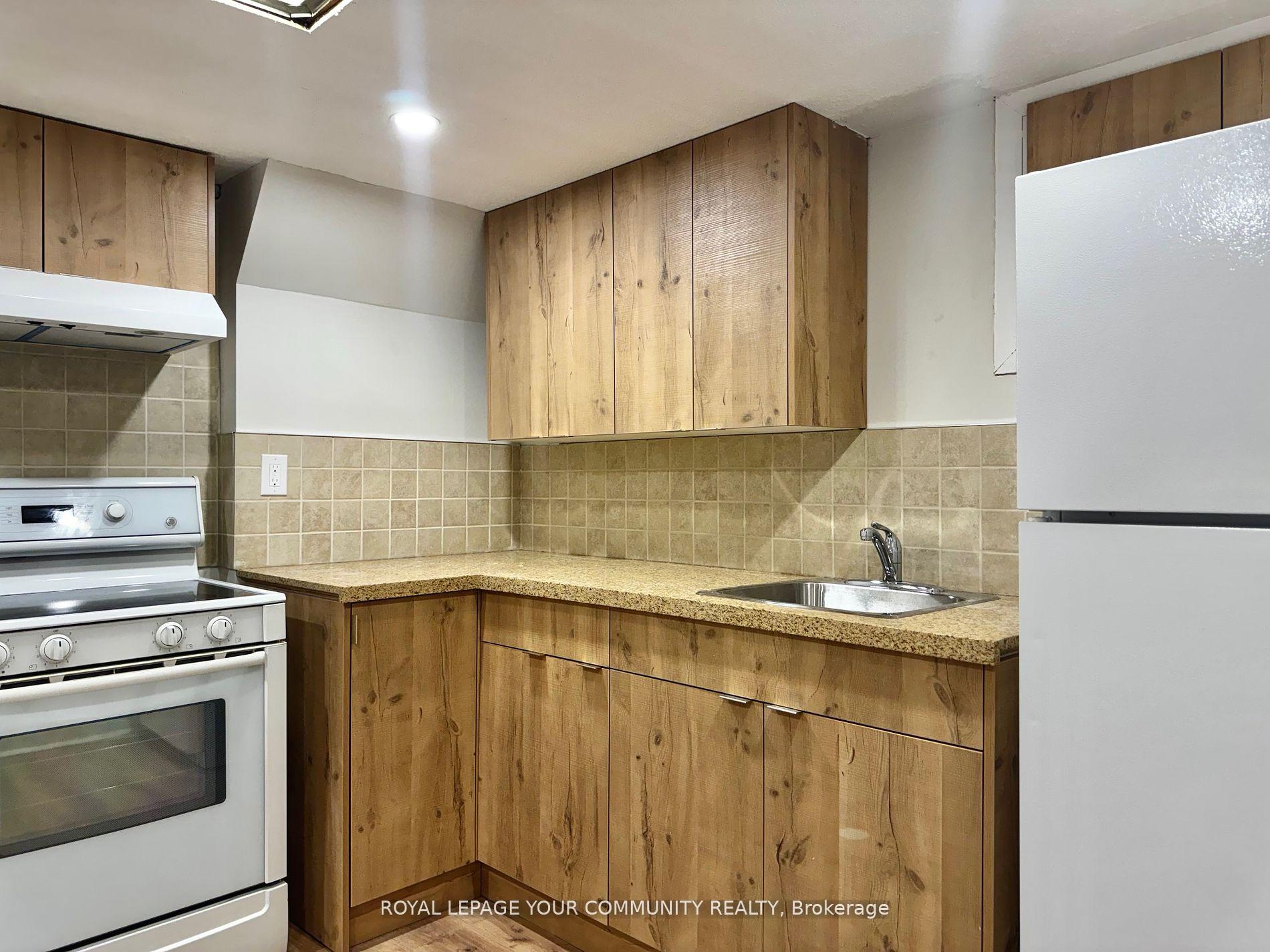 Photo 3 of Unit Apt A, 246 Elka Drive, Richmond Hill, Crosby — HOMEH