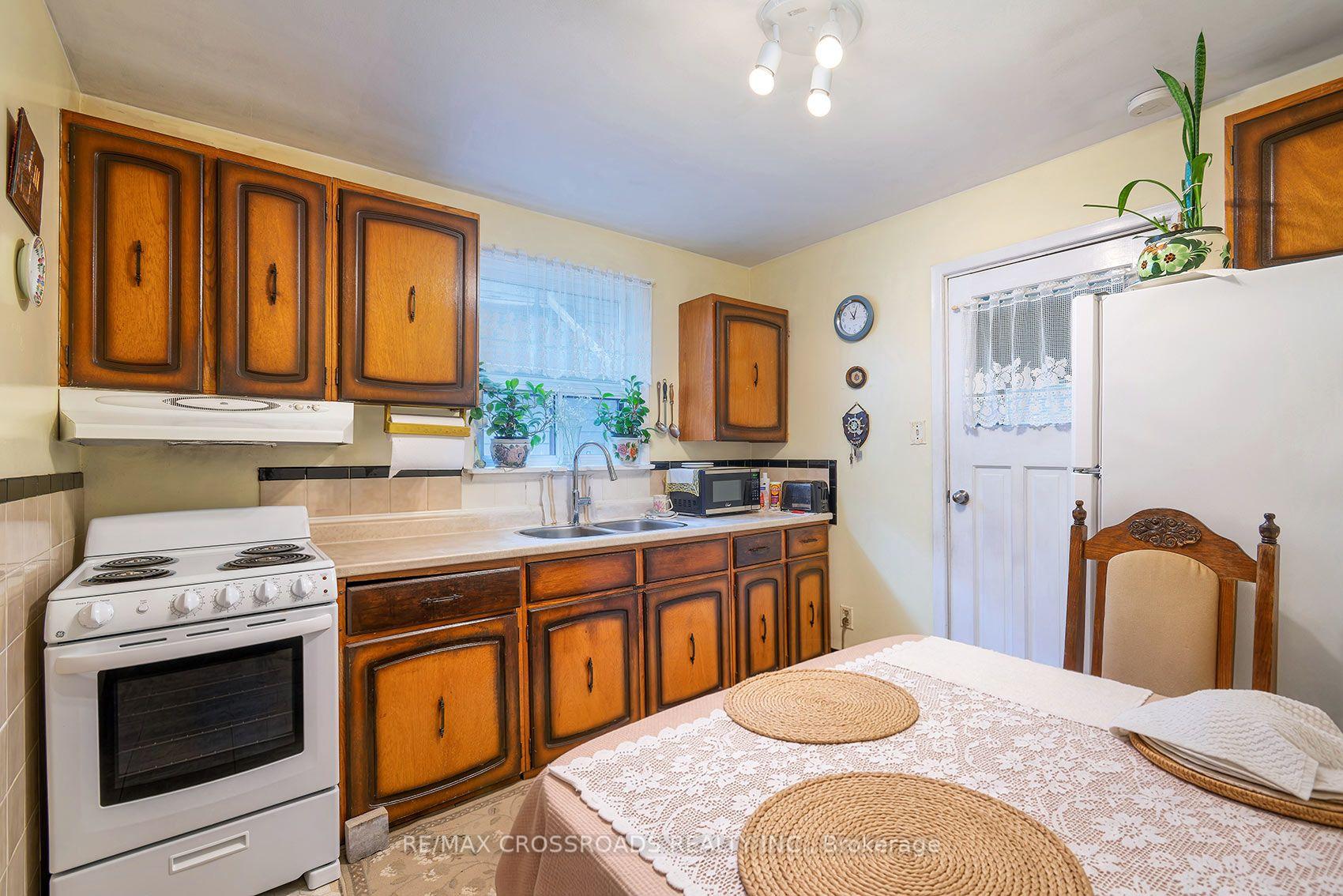 Photo 13 of 36 Mcdonald Avenue, Scarborough, Oakridge — HOMEH
