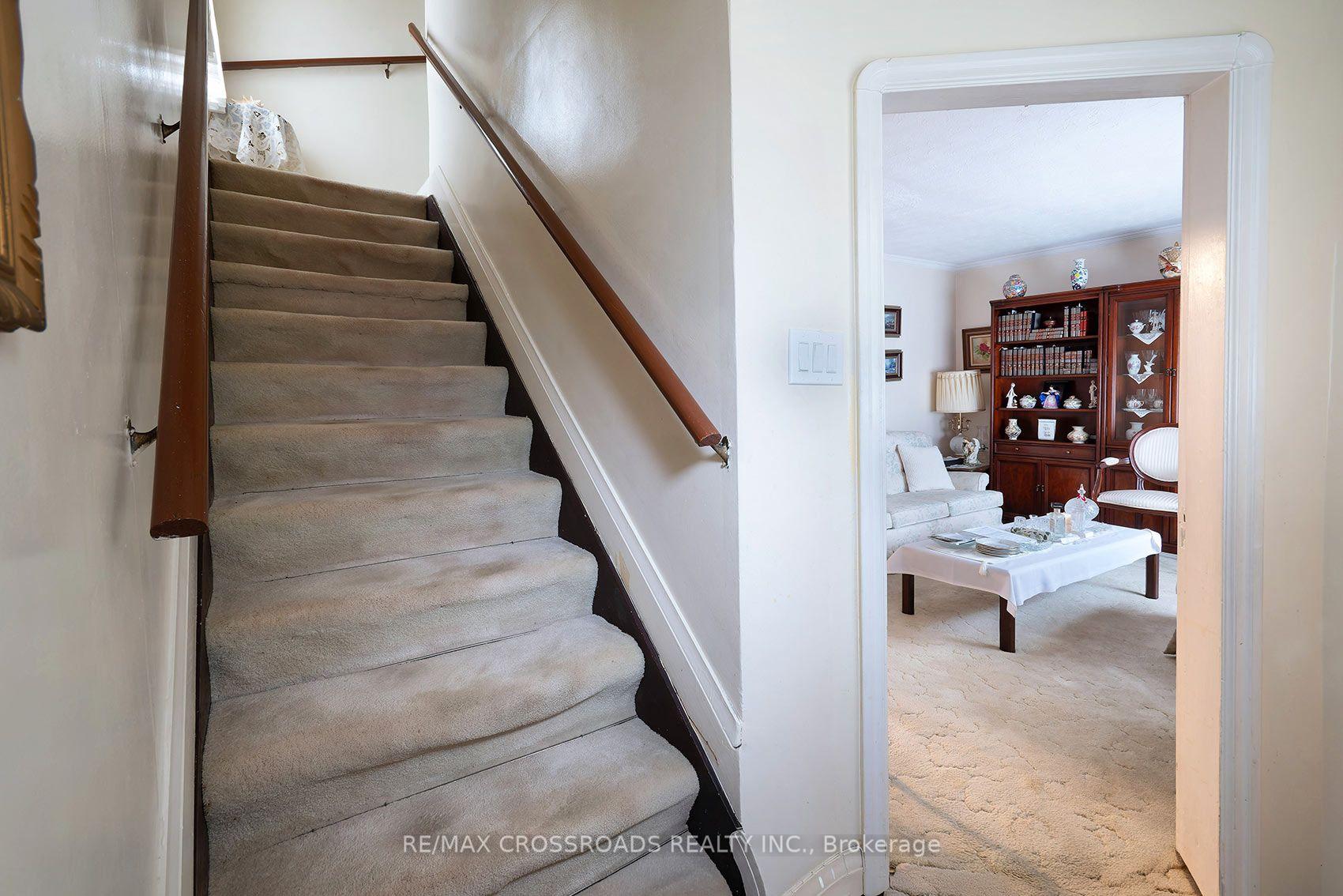 Photo 16 of 36 Mcdonald Avenue, Scarborough, Oakridge — HOMEH