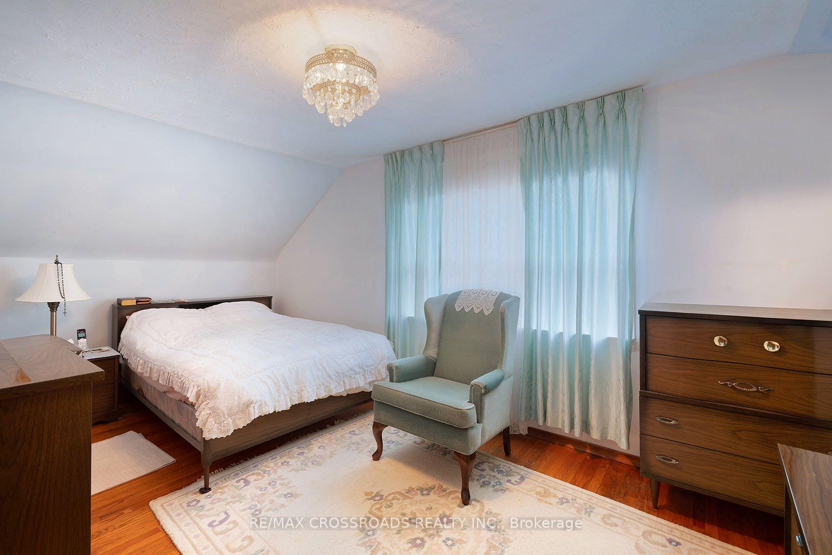 Photo 17 of 36 Mcdonald Avenue, Scarborough, Oakridge — HOMEH