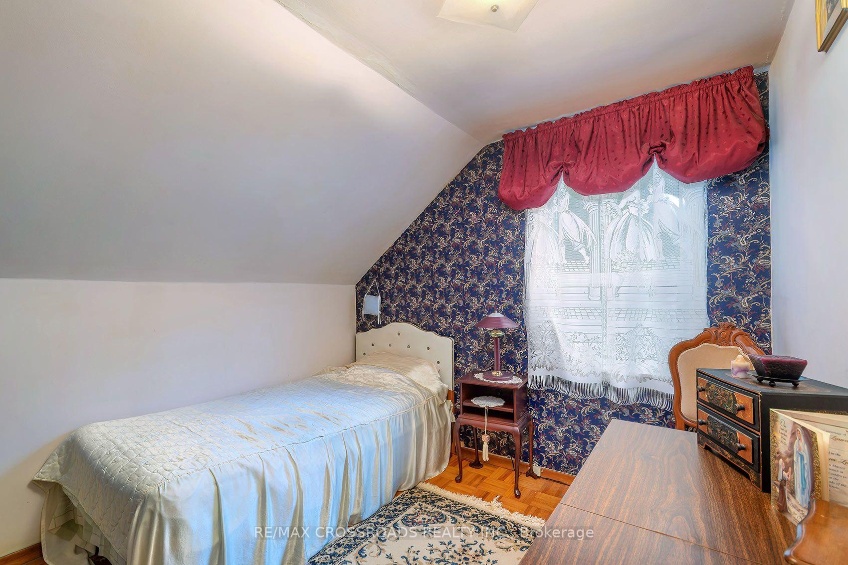 Photo 19 of 36 Mcdonald Avenue, Scarborough, Oakridge — HOMEH