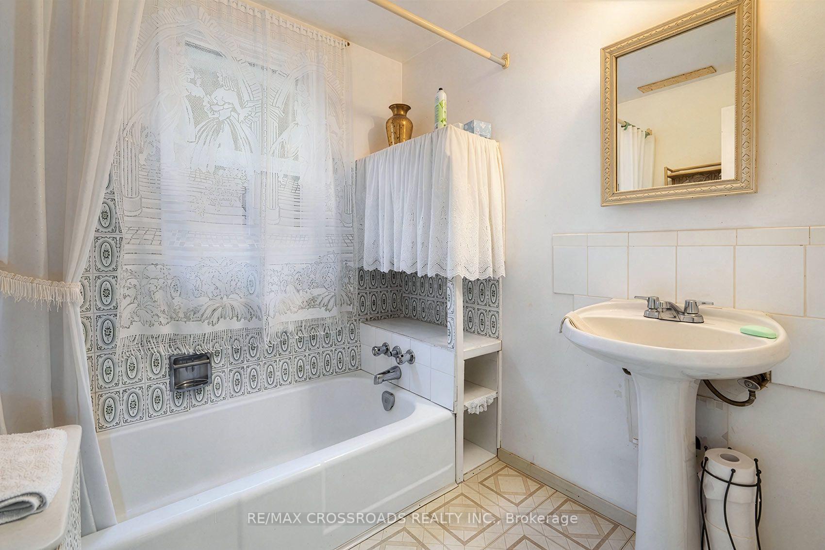 Photo 23 of 36 Mcdonald Avenue, Scarborough, Oakridge — HOMEH