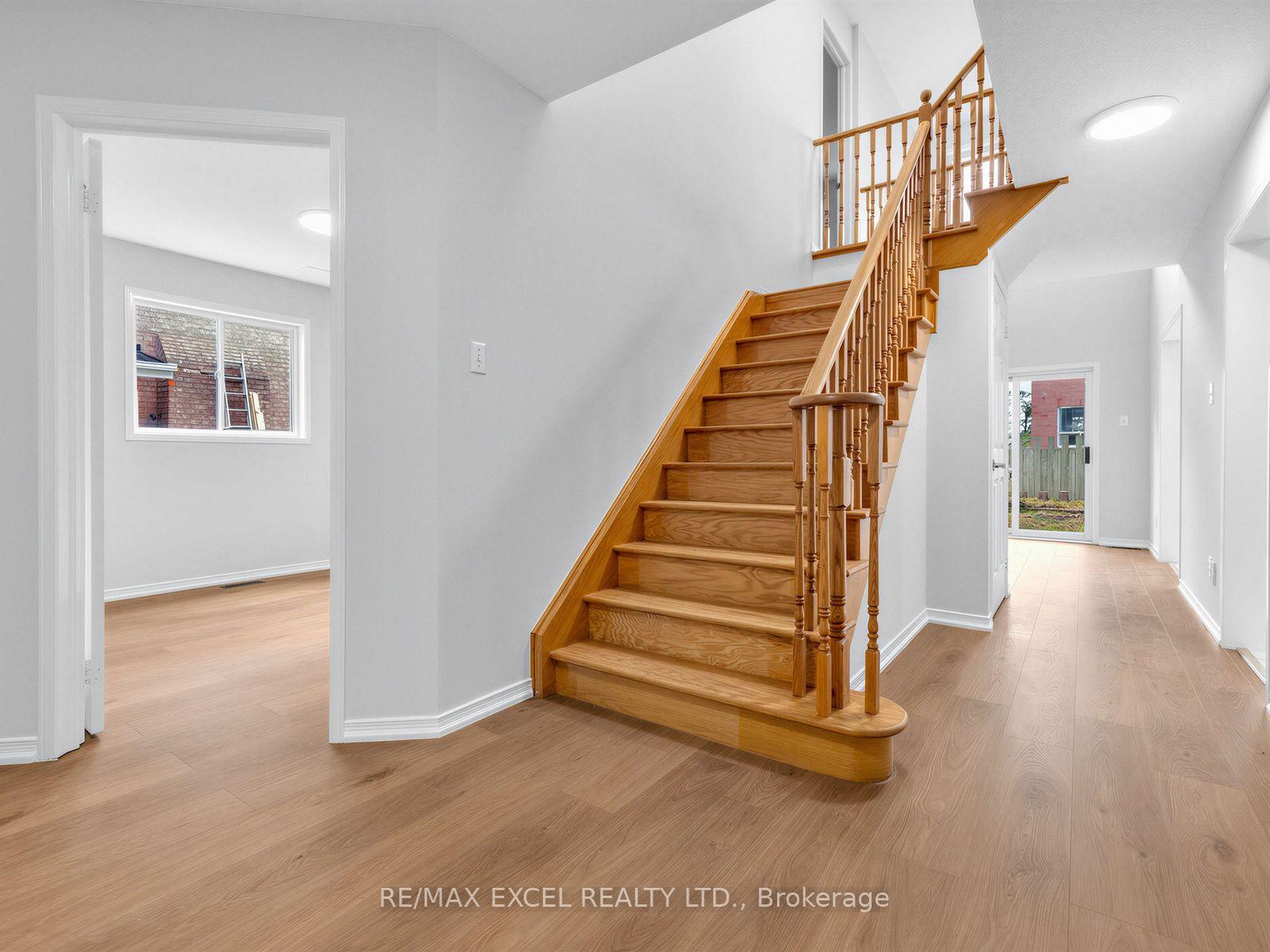 Photo 3 of 396 Cundles Road W, Barrie, Northwest — HOMEH