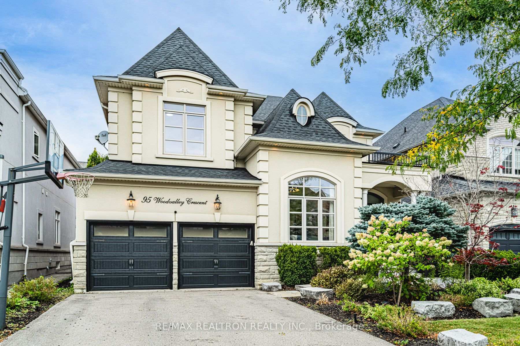Photo of 95 Woodvalley Crescent