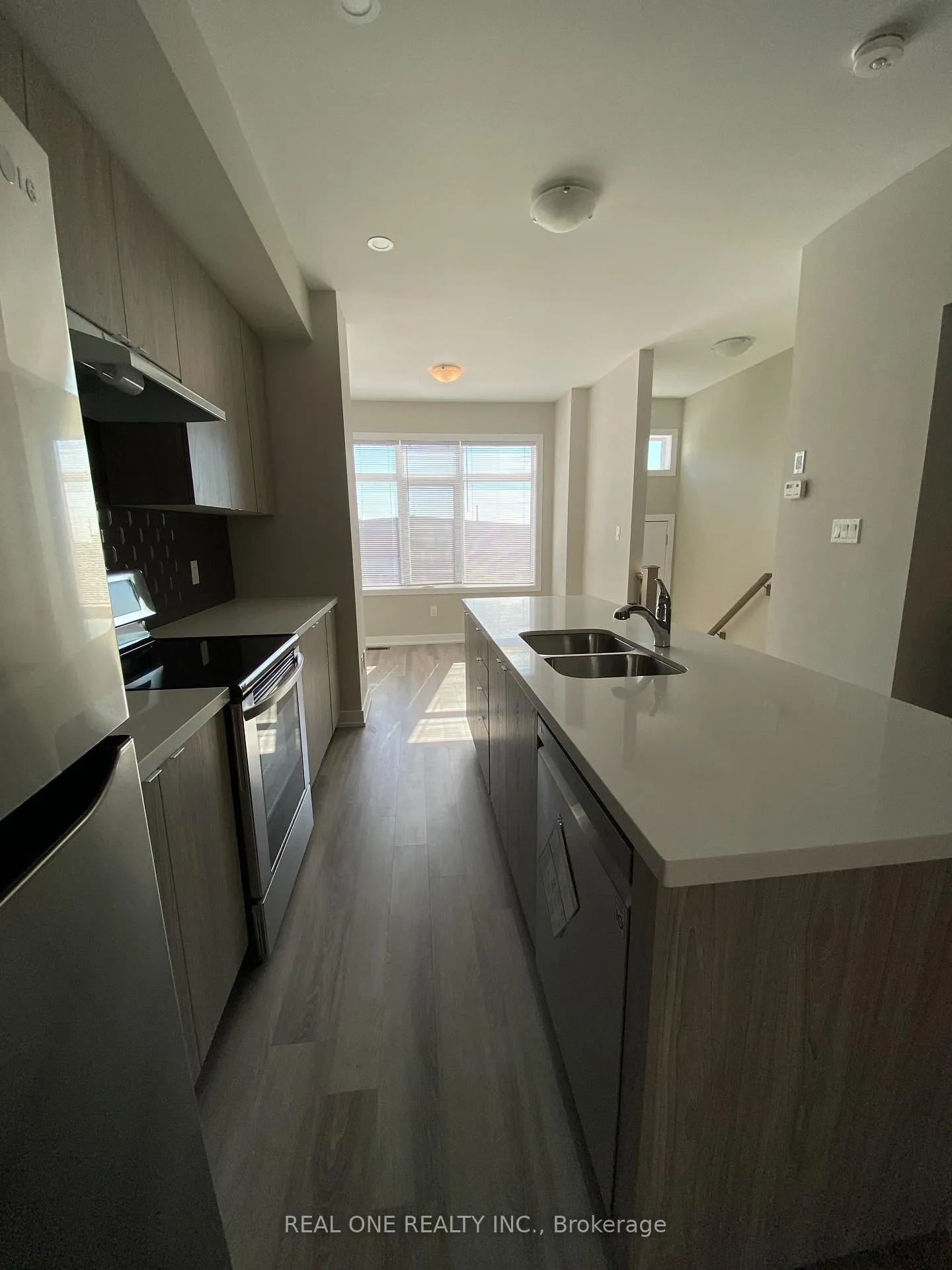 Photo 4 of 63 Markle Crescent, Hamilton, Ancaster — HOMEH