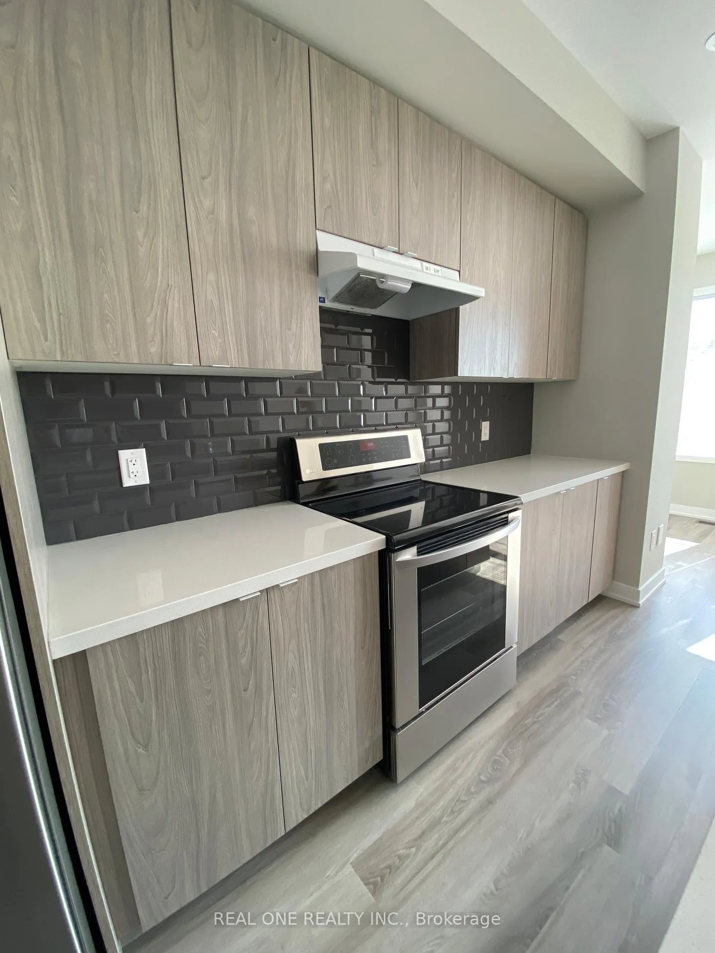 Photo 5 of 63 Markle Crescent, Hamilton, Ancaster — HOMEH