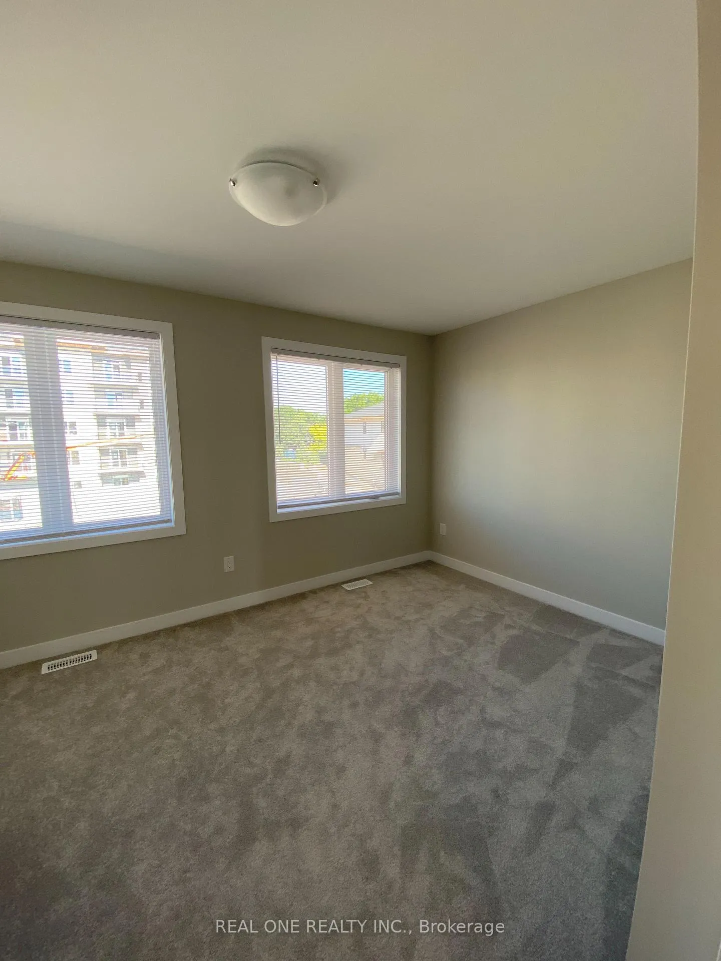Photo 9 of 63 Markle Crescent, Hamilton, Ancaster — HOMEH