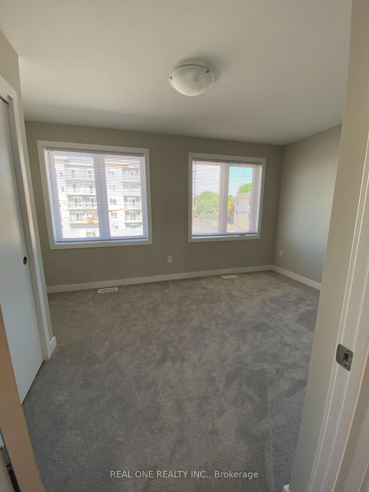 Photo 11 of 63 Markle Crescent, Hamilton, Ancaster — HOMEH