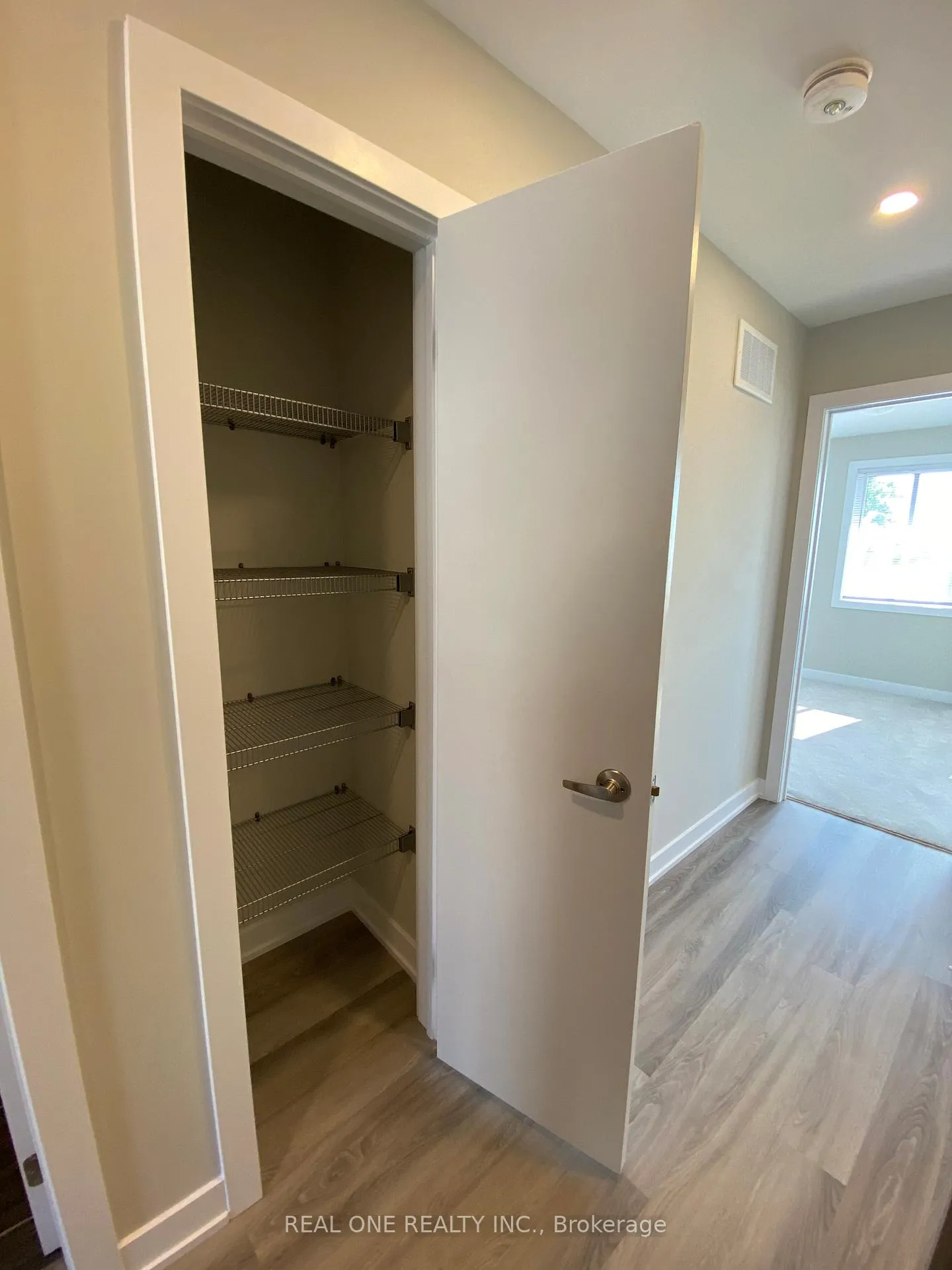 Photo 12 of 63 Markle Crescent, Hamilton, Ancaster — HOMEH