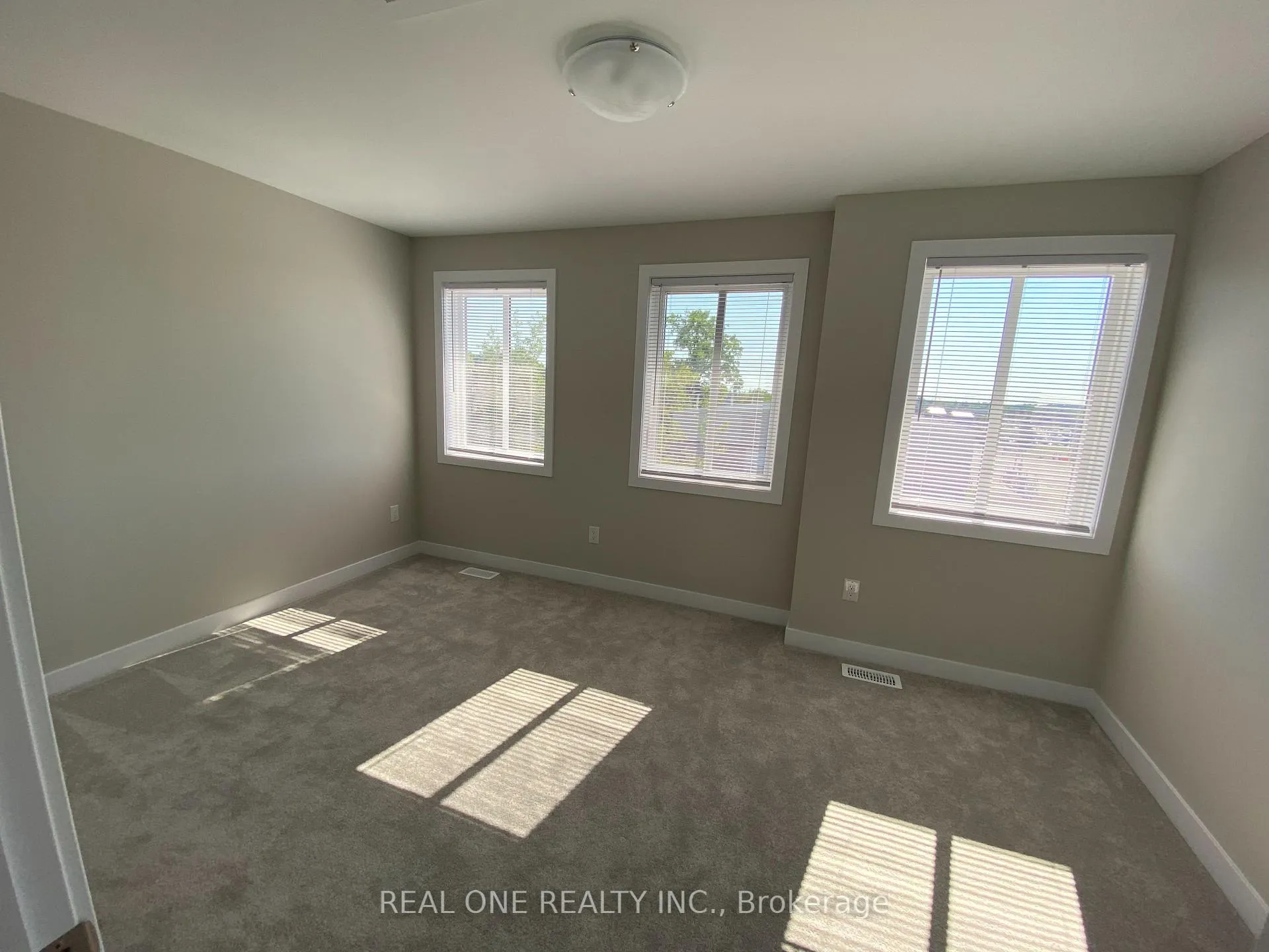 Photo 16 of 63 Markle Crescent, Hamilton, Ancaster — HOMEH
