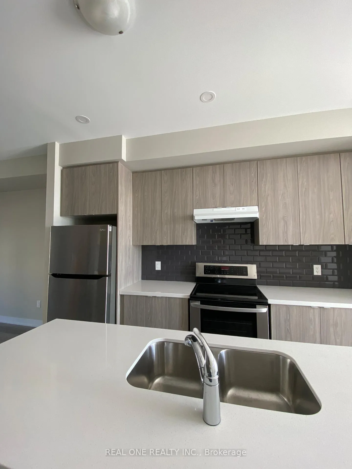 Photo 20 of 63 Markle Crescent, Hamilton, Ancaster — HOMEH