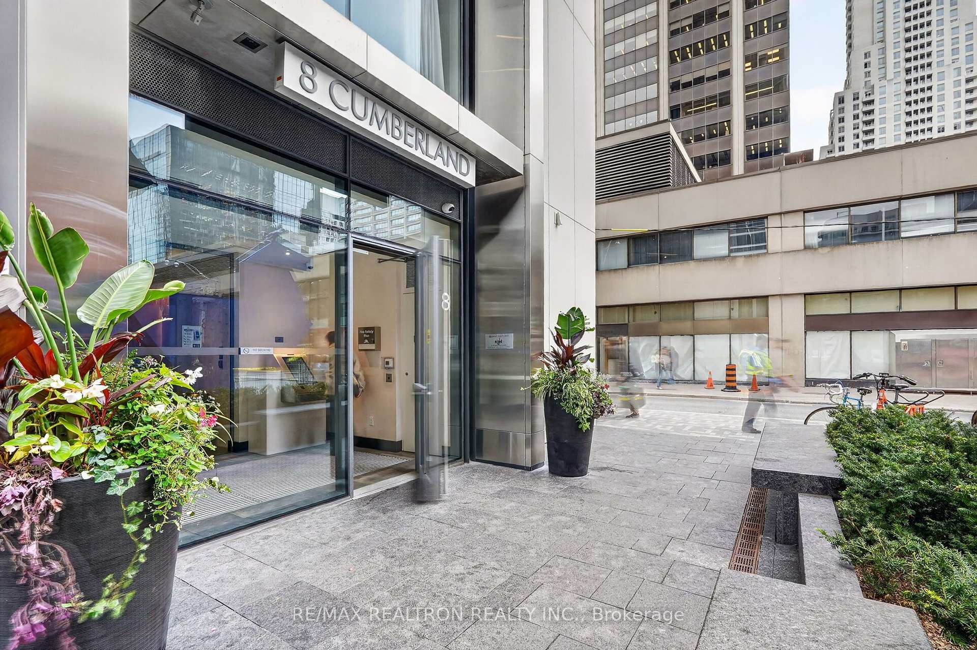 Photo 3 of Unit 1205, 8 Cumberland Street, Toronto, The Annex — HOMEH