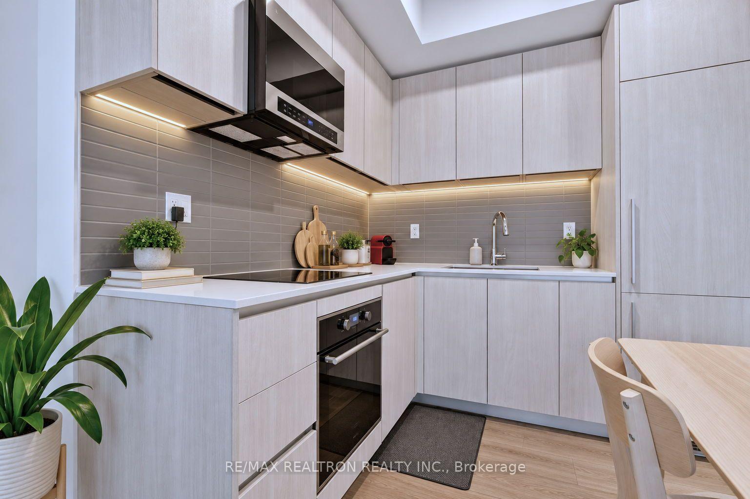 Photo 11 of Unit 1205, 8 Cumberland Street, Toronto, The Annex — HOMEH