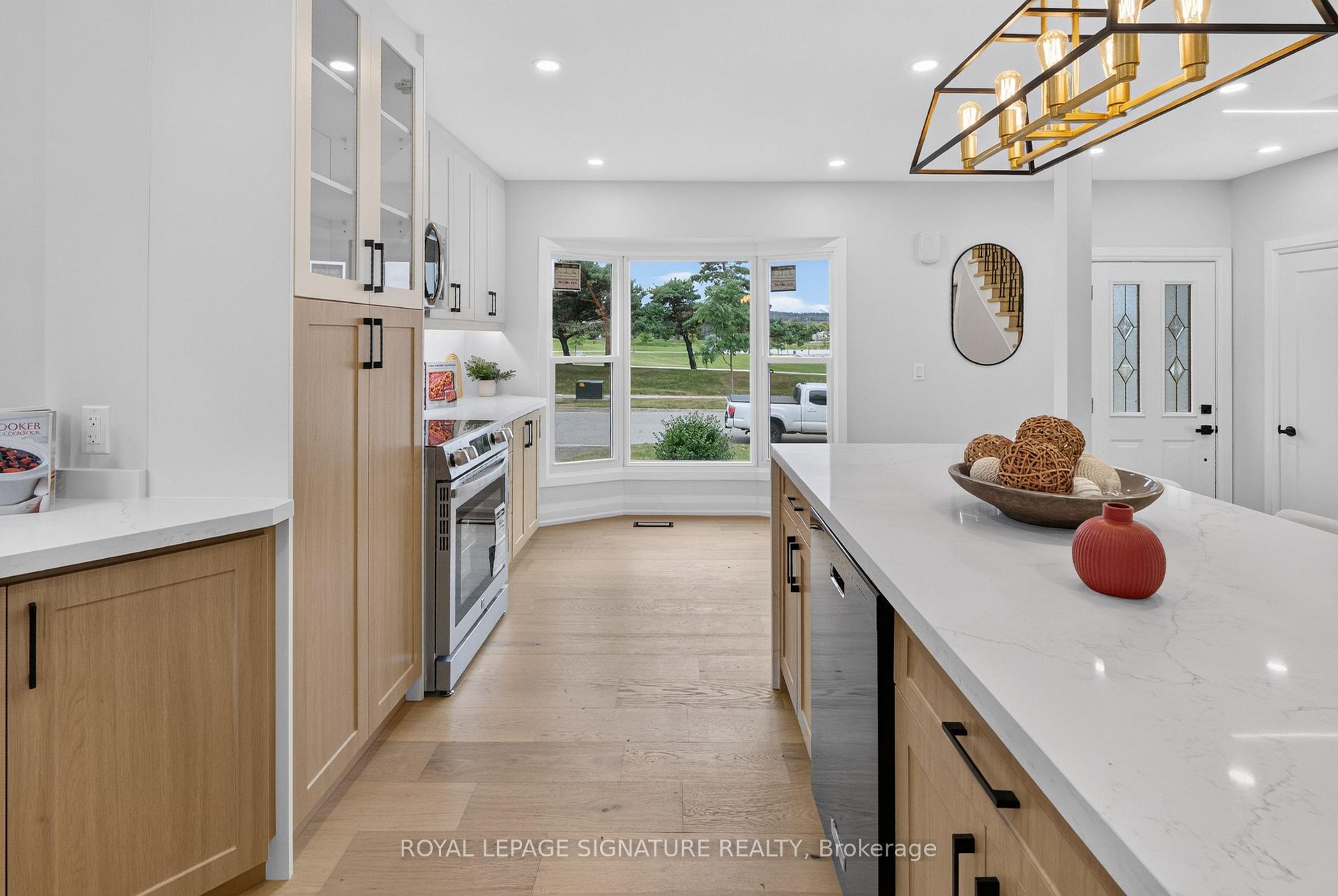 Photo 11 of 20 Sunvale Place, Hamilton, Lakeshore — HOMEH