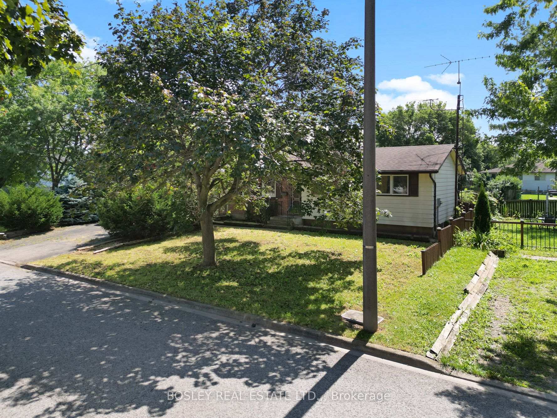 Photo 5 of 1 Wallace Street, St. Catharines, Western Hill — HOMEH