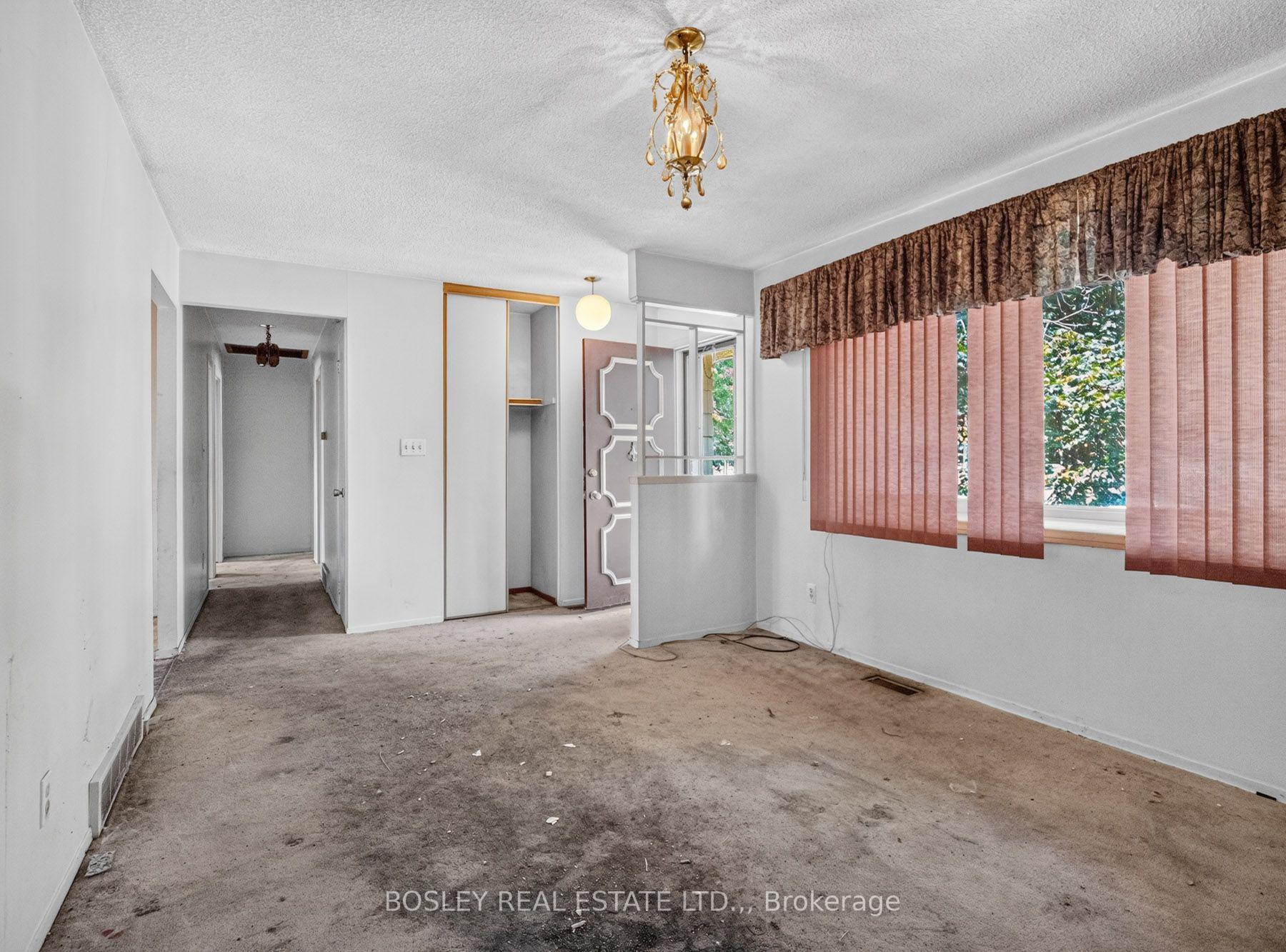 Photo 6 of 1 Wallace Street, St. Catharines, Western Hill — HOMEH