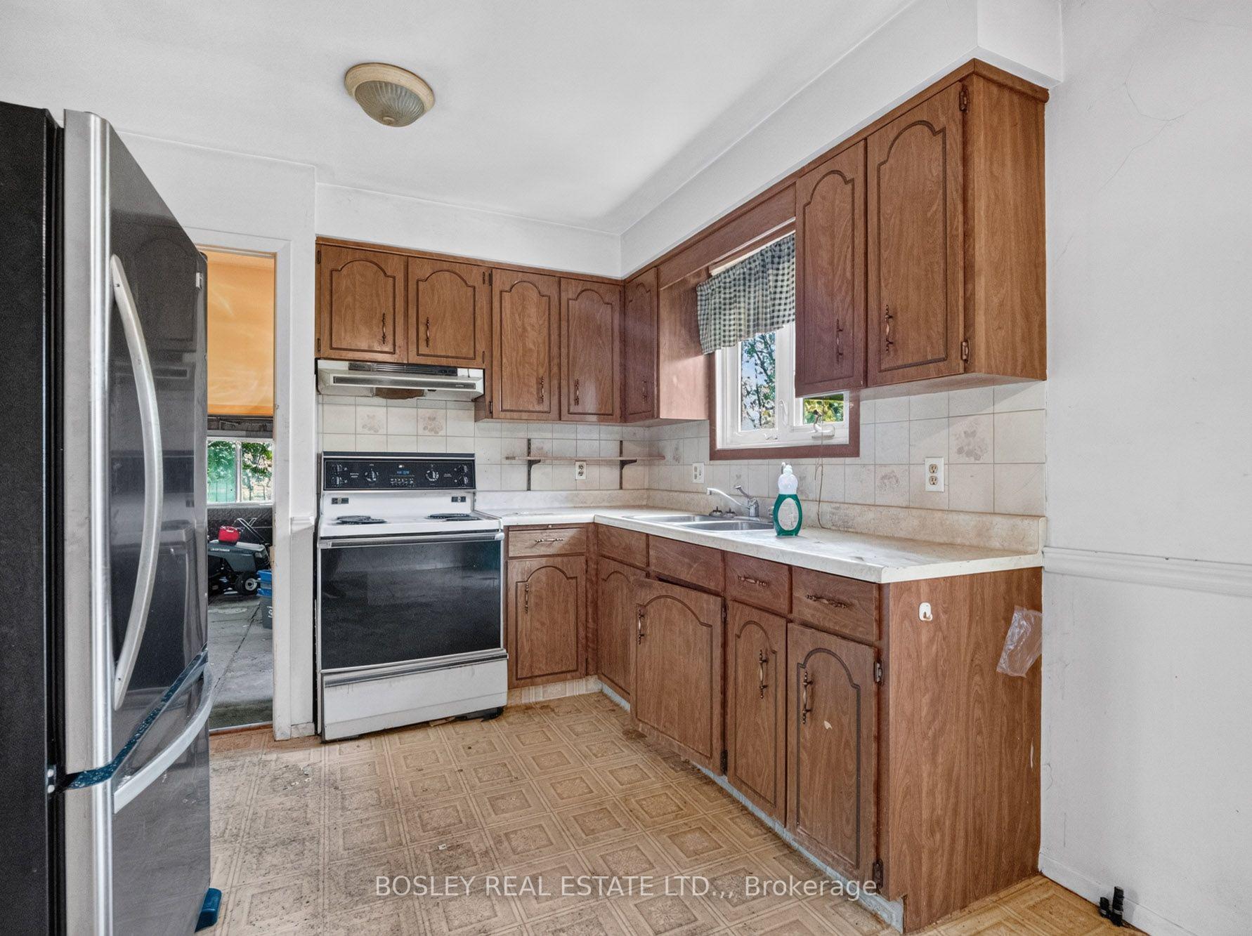 Photo 9 of 1 Wallace Street, St. Catharines, Western Hill — HOMEH