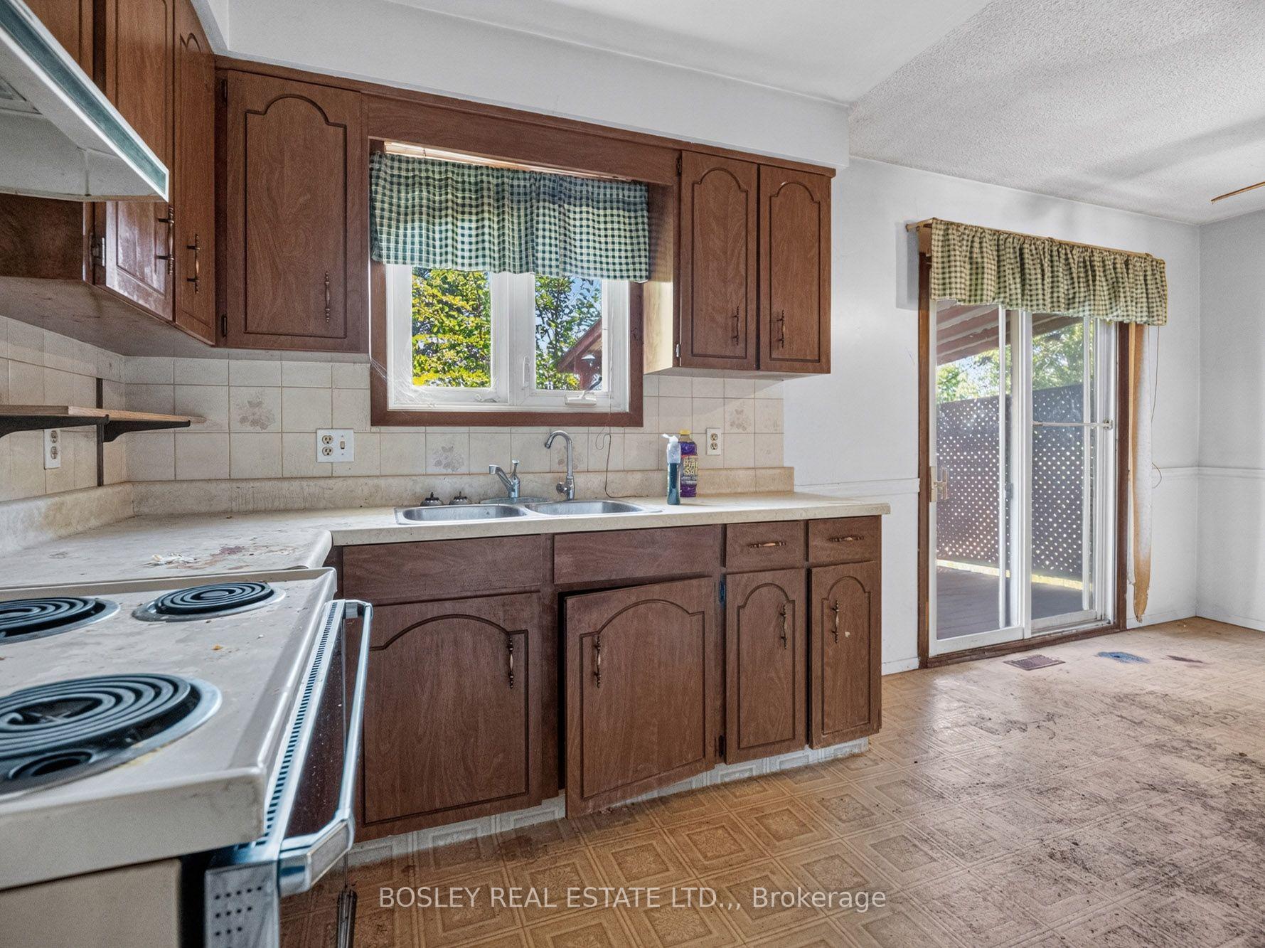 Photo 10 of 1 Wallace Street, St. Catharines, Western Hill — HOMEH