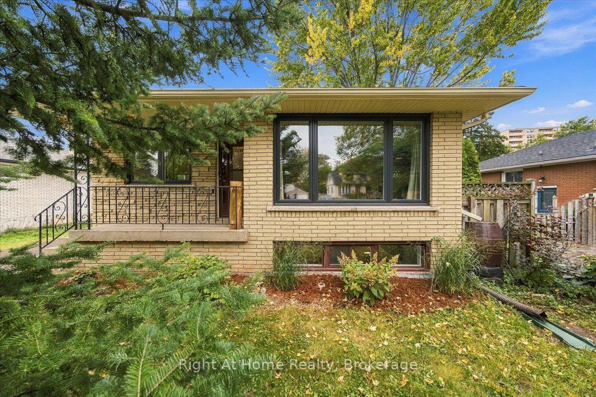Photo of 662 Dynes Road