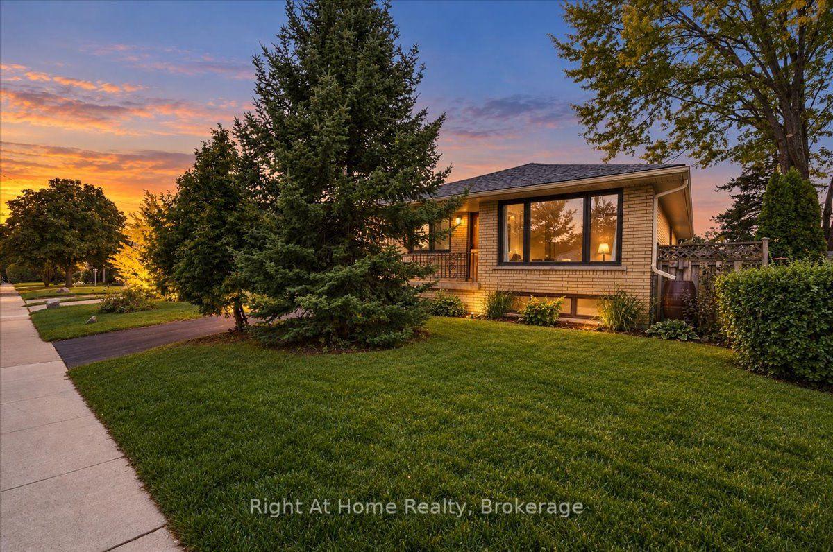 Photo 2 of 662 Dynes Road, Burlington, Roseland — HOMEH