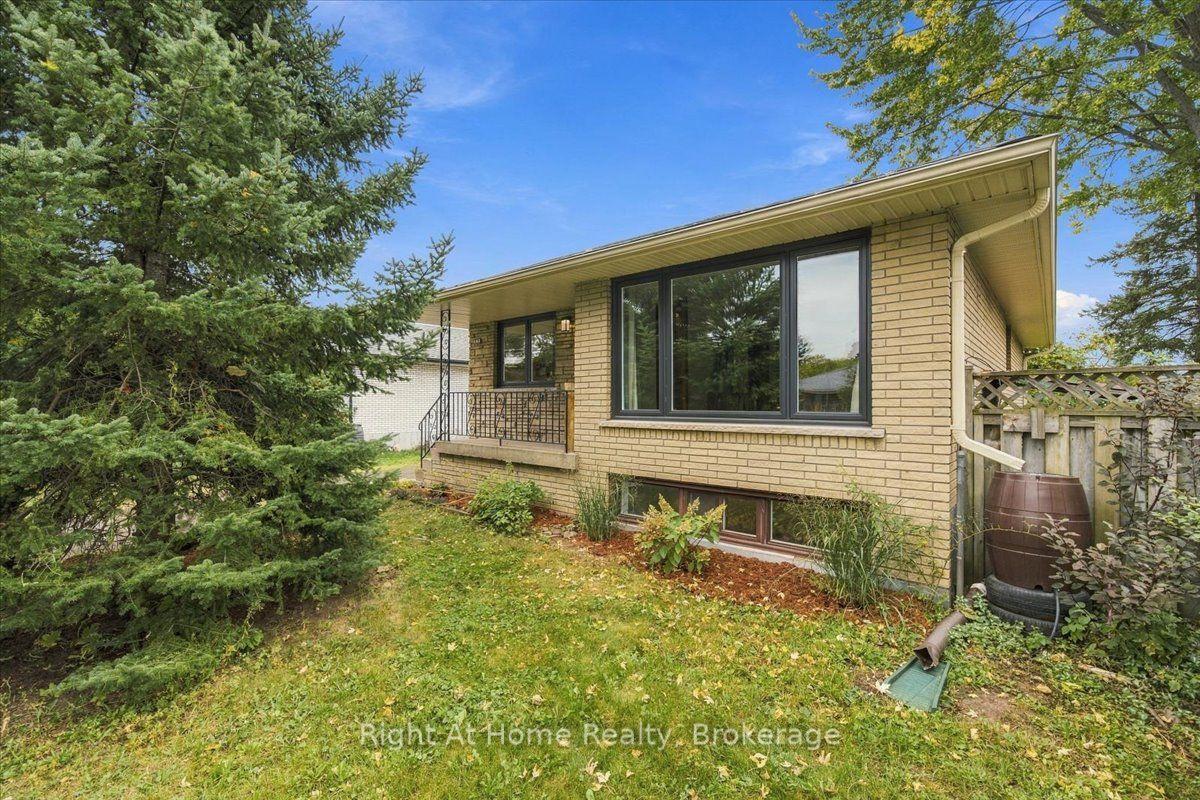 Photo 3 of 662 Dynes Road, Burlington, Roseland — HOMEH