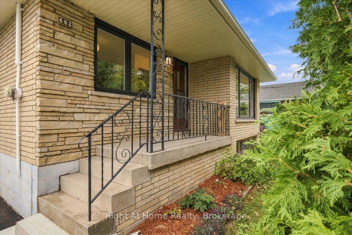 Photo 5 of 662 Dynes Road, Burlington, Roseland — HOMEH