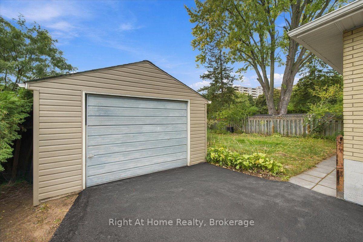 Photo 6 of 662 Dynes Road, Burlington, Roseland — HOMEH