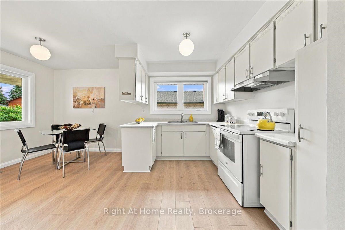 Photo 12 of 662 Dynes Road, Burlington, Roseland — HOMEH