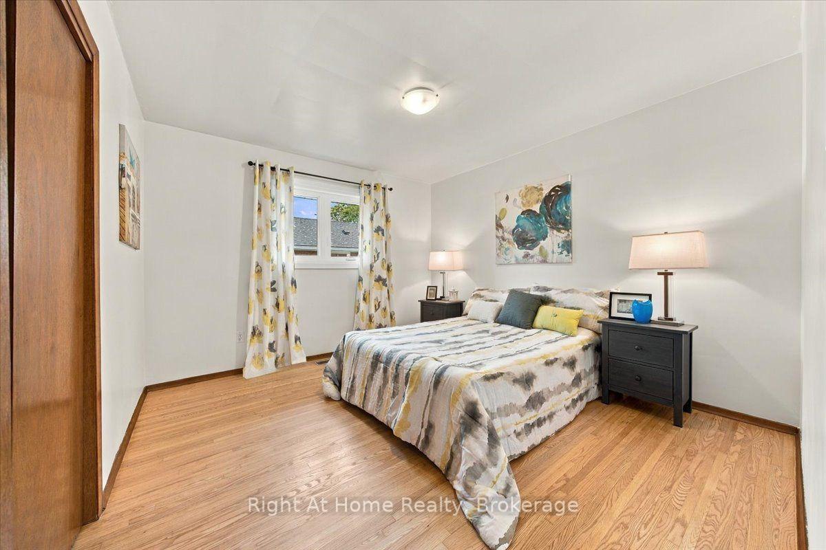 Photo 14 of 662 Dynes Road, Burlington, Roseland — HOMEH