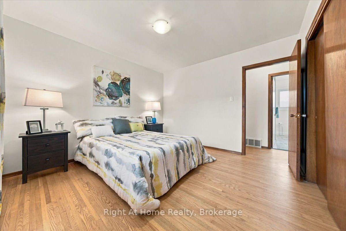 Photo 16 of 662 Dynes Road, Burlington, Roseland — HOMEH
