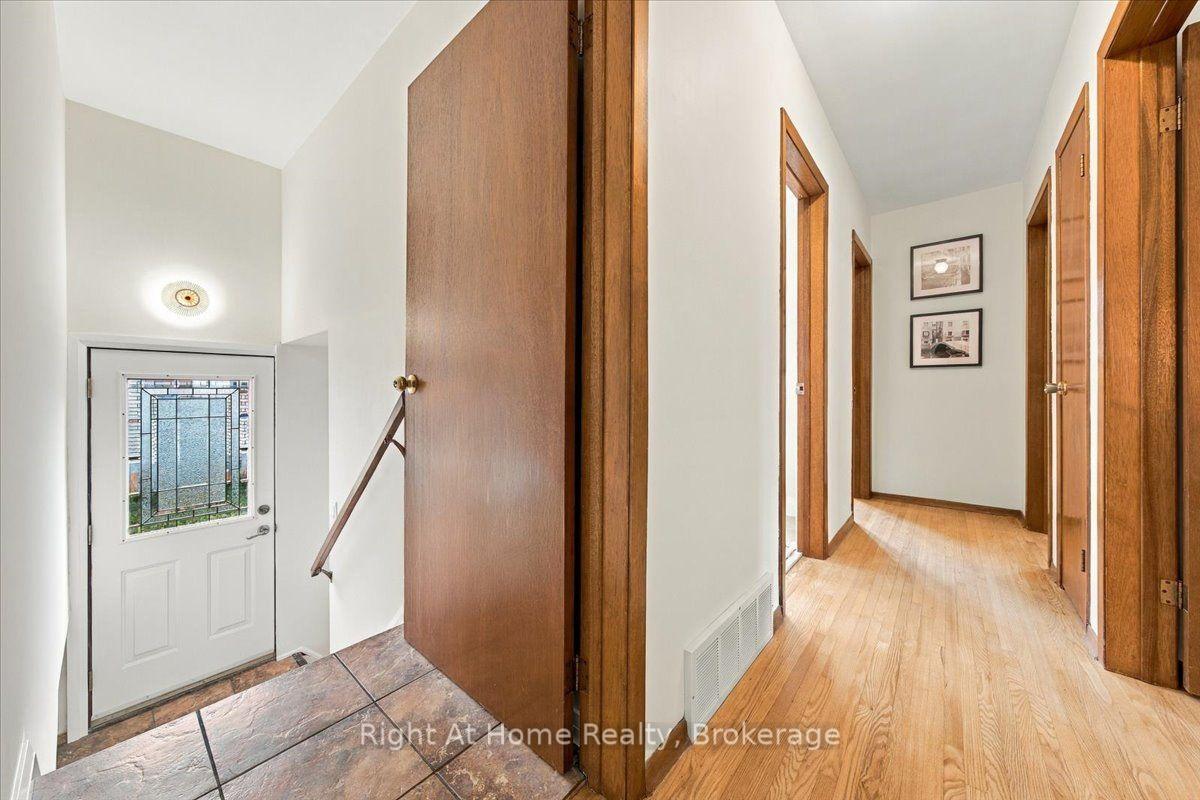 Photo 23 of 662 Dynes Road, Burlington, Roseland — HOMEH