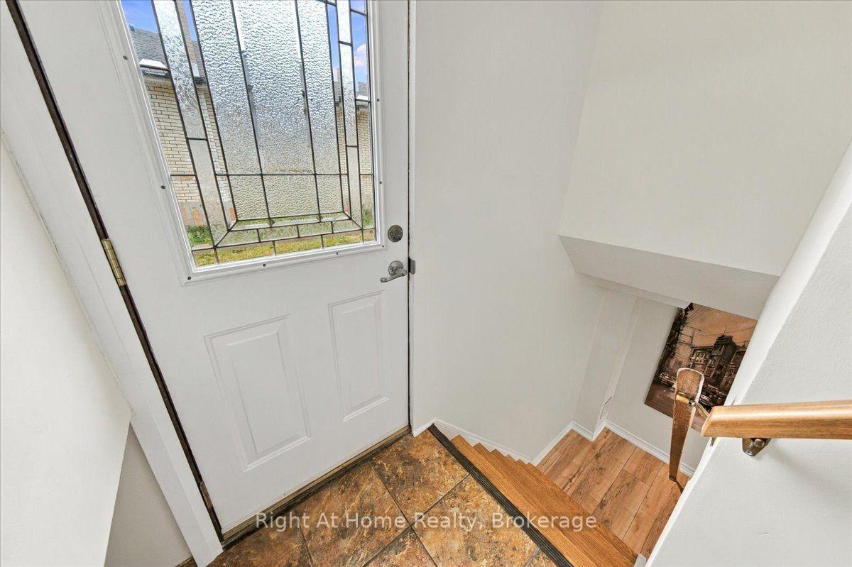Photo 25 of 662 Dynes Road, Burlington, Roseland — HOMEH