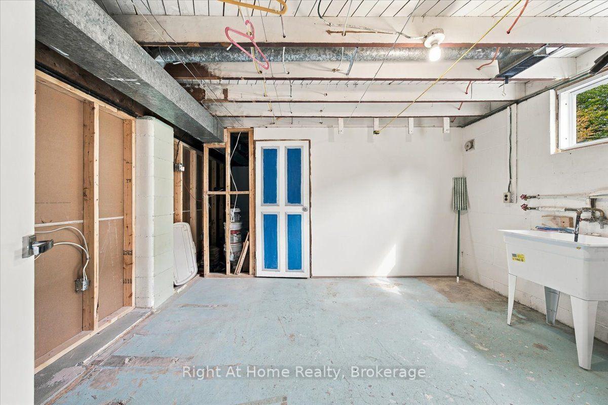 Photo 37 of 662 Dynes Road, Burlington, Roseland — HOMEH