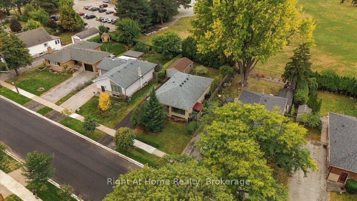 Photo 38 of 662 Dynes Road, Burlington, Roseland — HOMEH