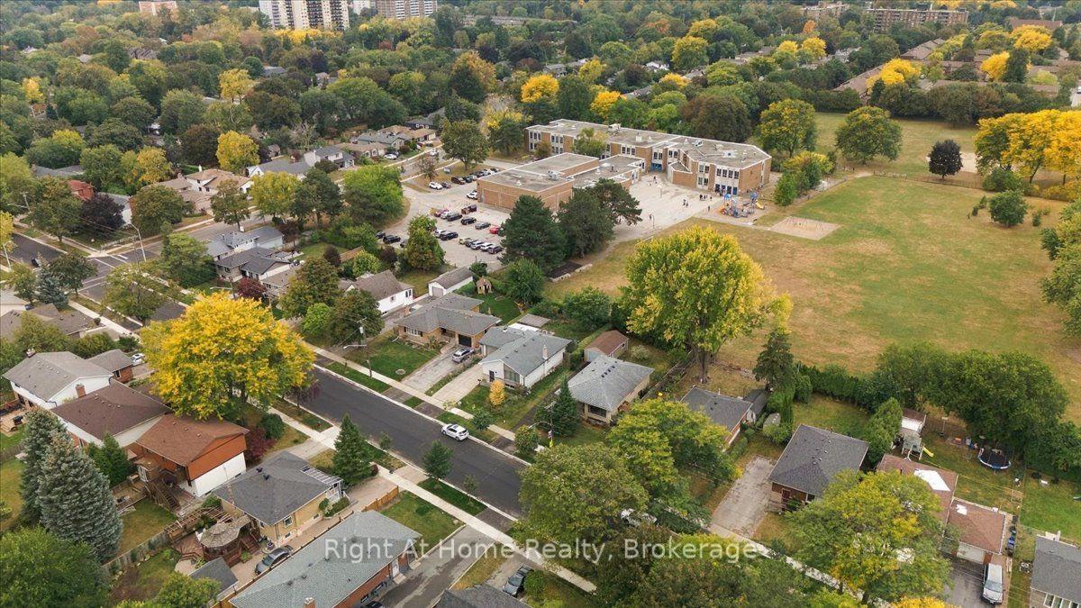 Photo 42 of 662 Dynes Road, Burlington, Roseland — HOMEH