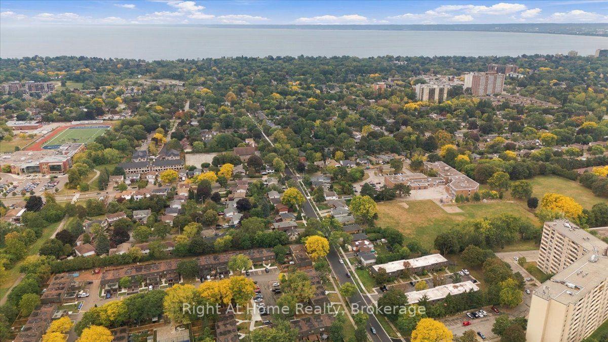 Photo 46 of 662 Dynes Road, Burlington, Roseland — HOMEH