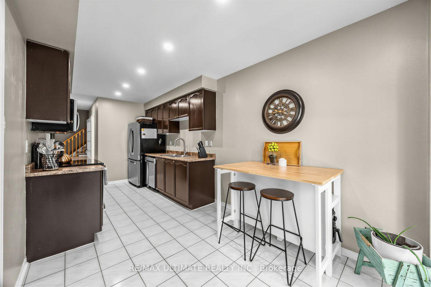Photo 11 of 42 Landerville Lane, Clarington, Bowmanville — HOMEH