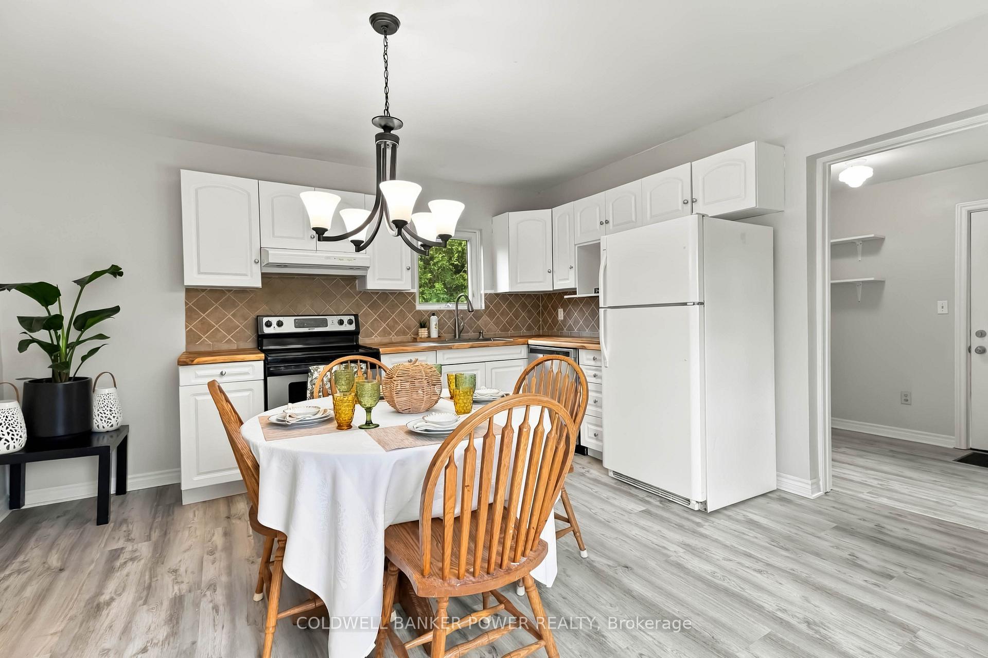 Photo 10 of 168 William Street, North Middlesex, Ailsa Craig — HOMEH