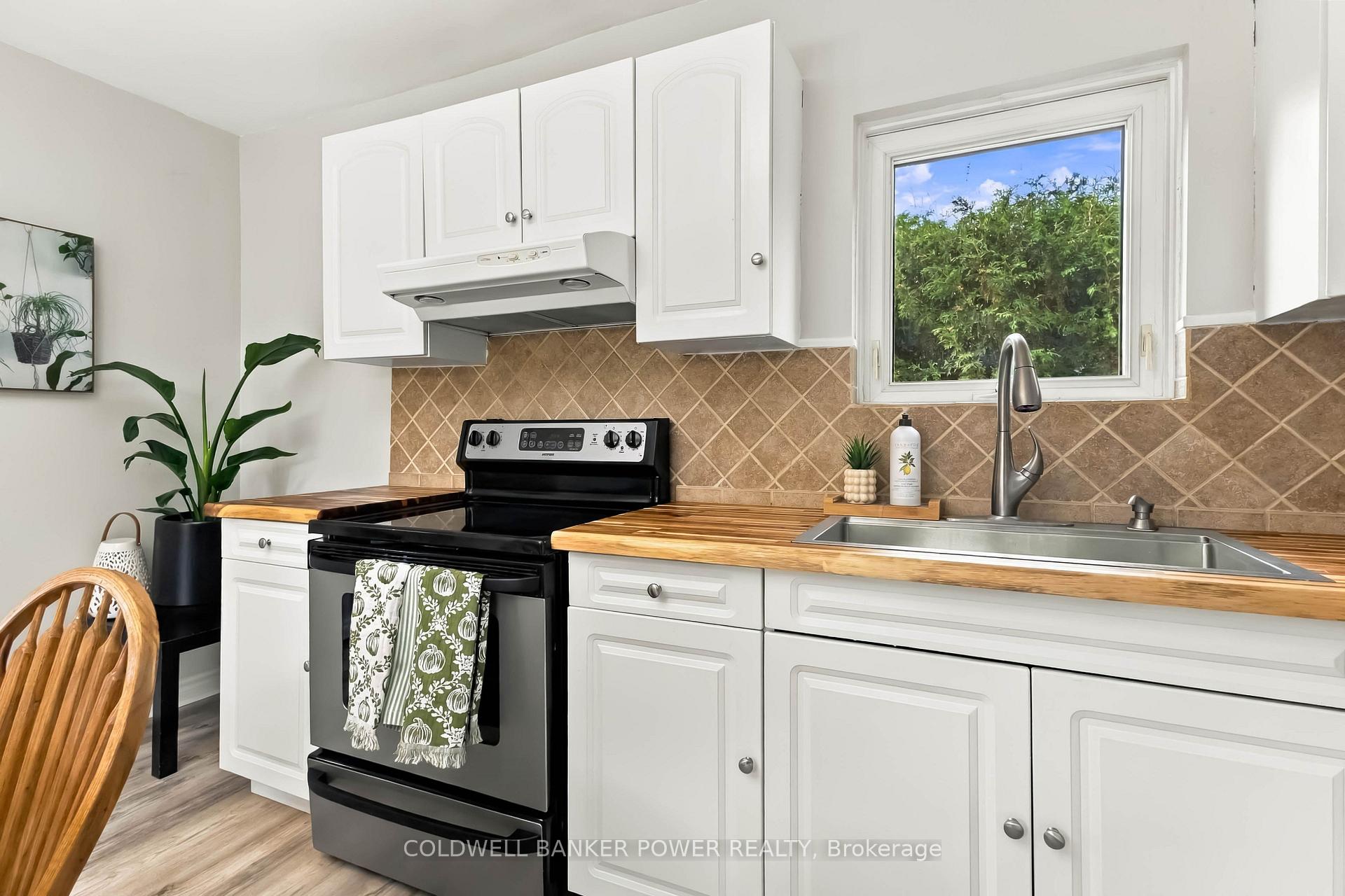 Photo 12 of 168 William Street, North Middlesex, Ailsa Craig — HOMEH