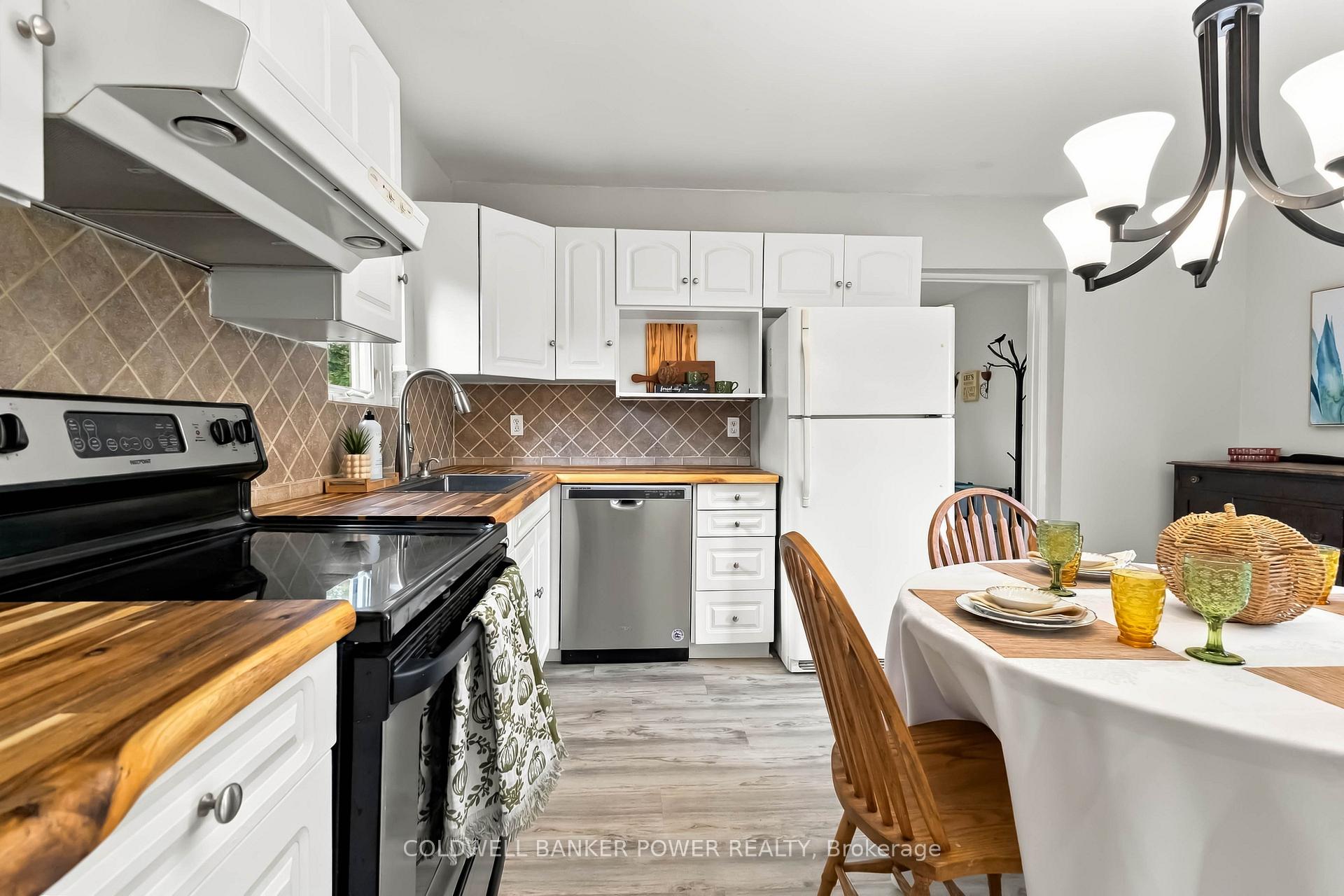 Photo 13 of 168 William Street, North Middlesex, Ailsa Craig — HOMEH