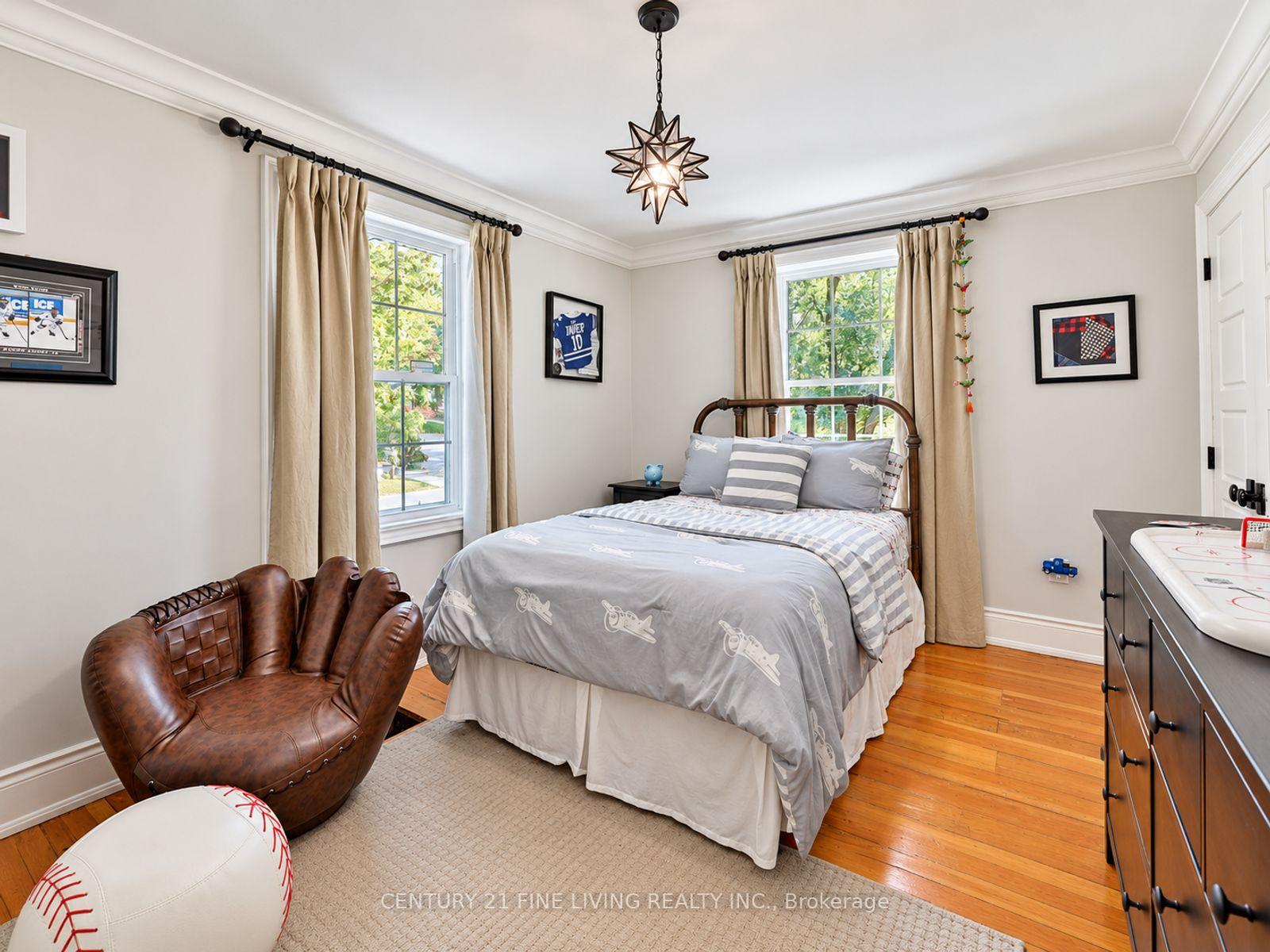 Photo 11 of 8 Lester B Pearson Street, Vaughan, Kleinburg — HOMEH