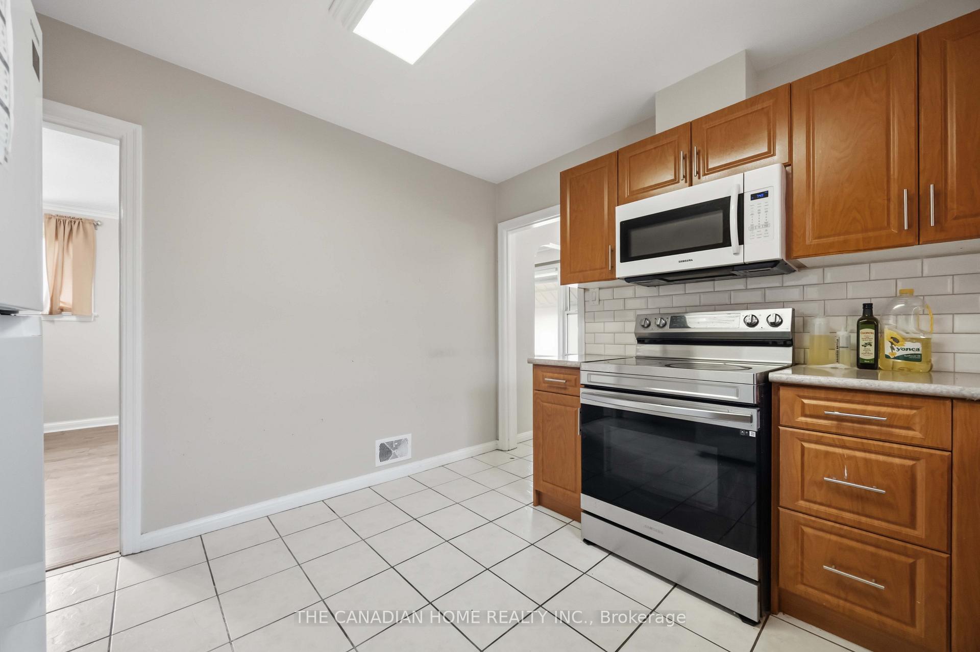 Photo 15 of 1373 Pharmacy Avenue, Scarborough, Wexford-Maryvale — HOMEH