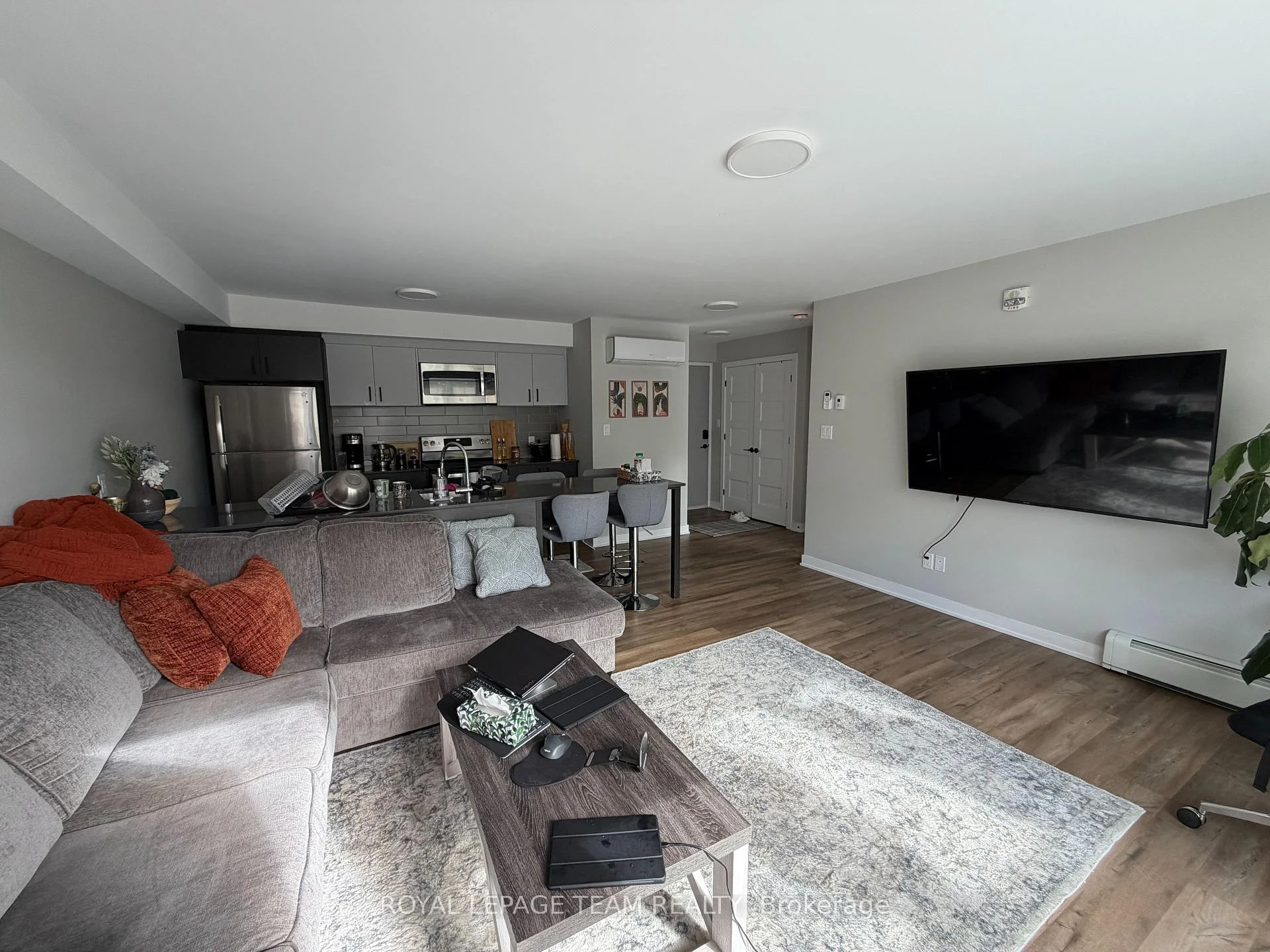 Photo 4 of Unit 102, 1305 Summerville Avenue, Ottawa, Carlington — HOMEH