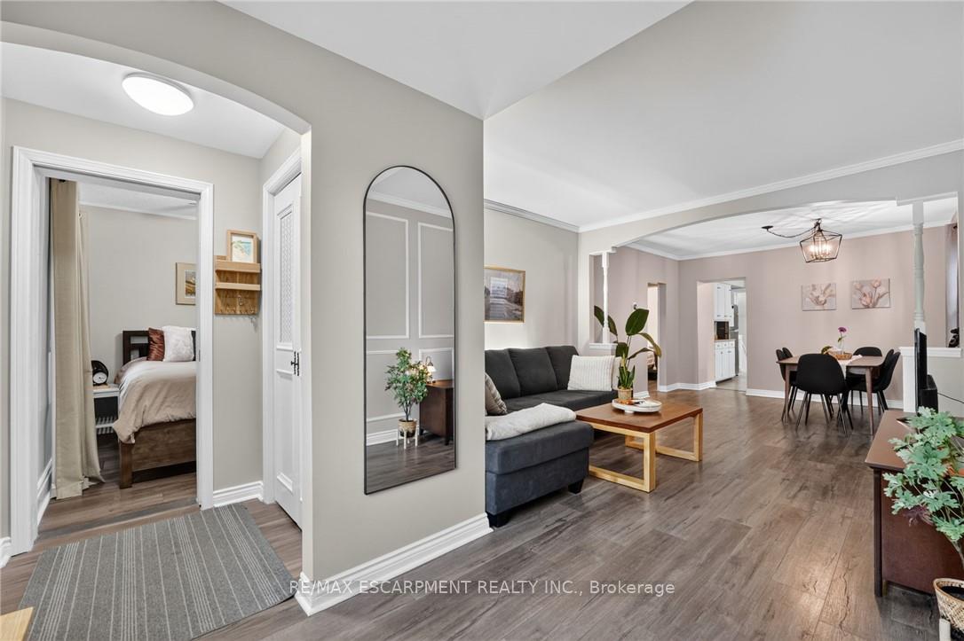 Photo 7 of 32 Richmond Avenue, St. Catharines, E. Chester — HOMEH
