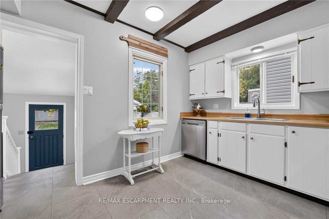 Photo 12 of 32 Richmond Avenue, St. Catharines, E. Chester — HOMEH