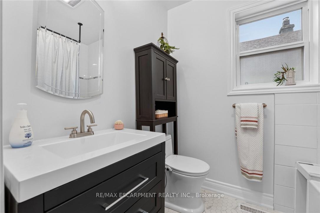 Photo 20 of 32 Richmond Avenue, St. Catharines, E. Chester — HOMEH