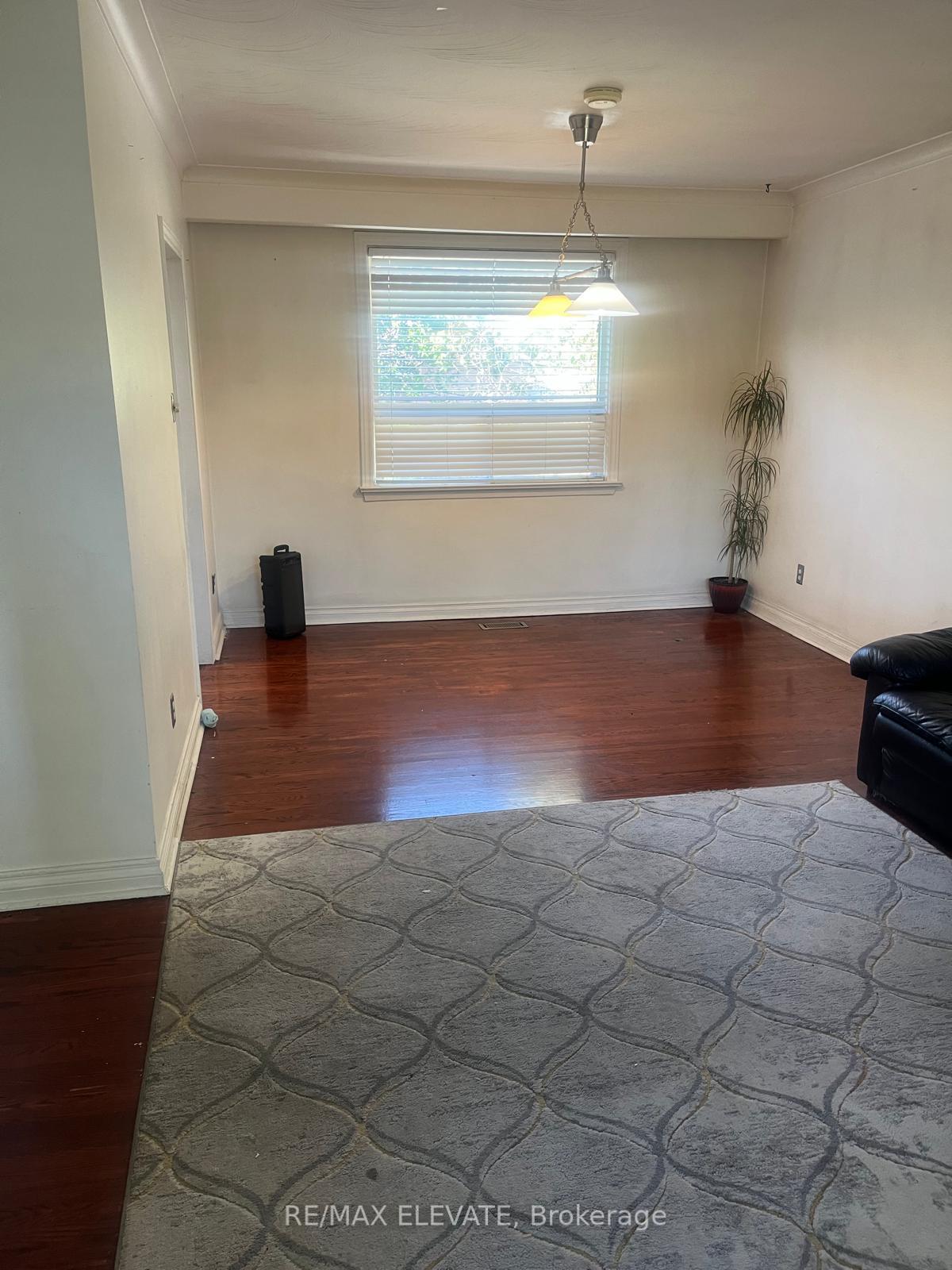Photo 4 of 100 Stavely Crescent, Etobicoke, Rexdale-Kipling — HOMEH